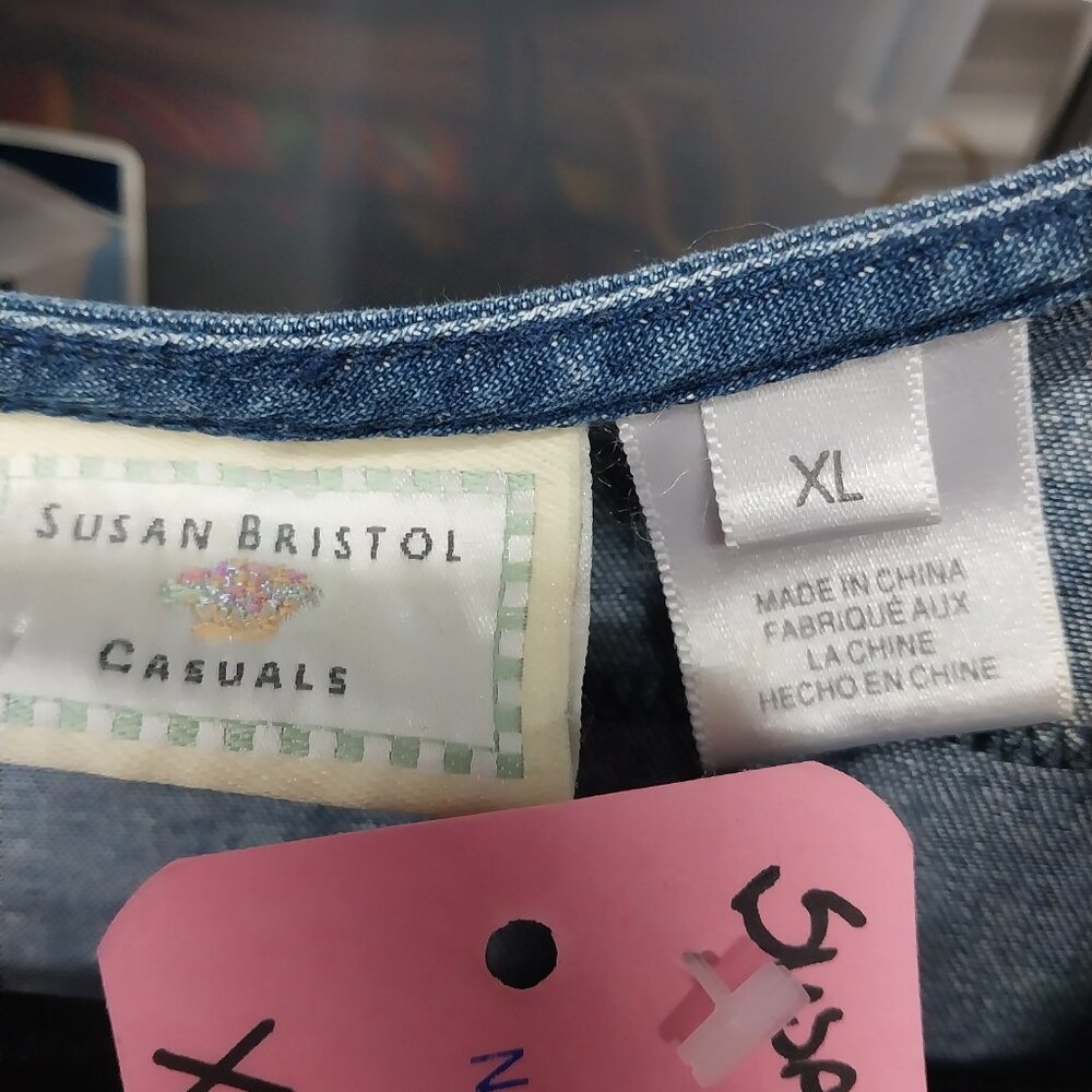 3529 Size XL Upcycled Susan Bristol Jean Vest with Appliqued Flowers. - Picture 7 of 8